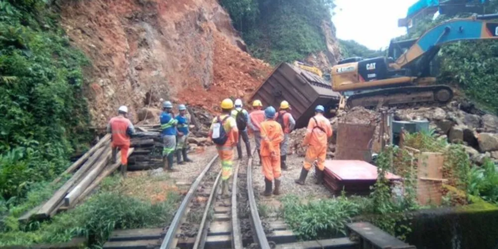 Imagem ilustrativa da imagem Trem tomba em desmoronamento na Serra do Mar e interdita estrada