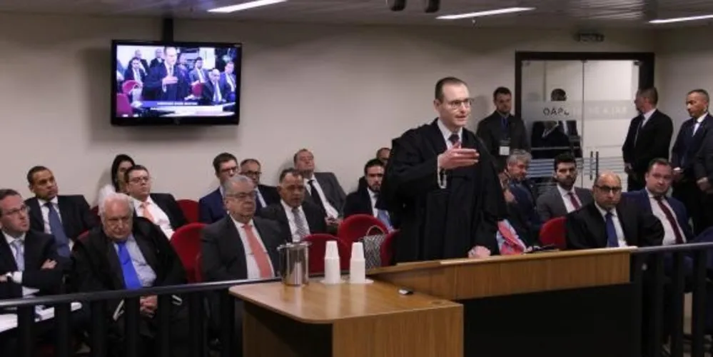 O advogado de Cristiano Zanin fala no julgamento de recurso da defesa de Lula/Foto: Reprodução TRF4