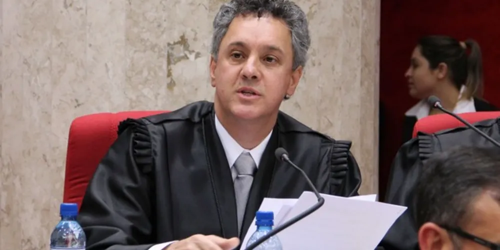 João Pedro Gebran Neto concluiu que o ex-presidente era o real proprietário do apartamento