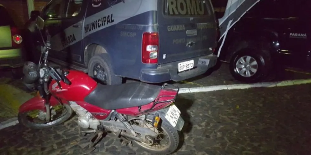 Moto foi apreendida e piloto acabou detido por suspeita de receptação