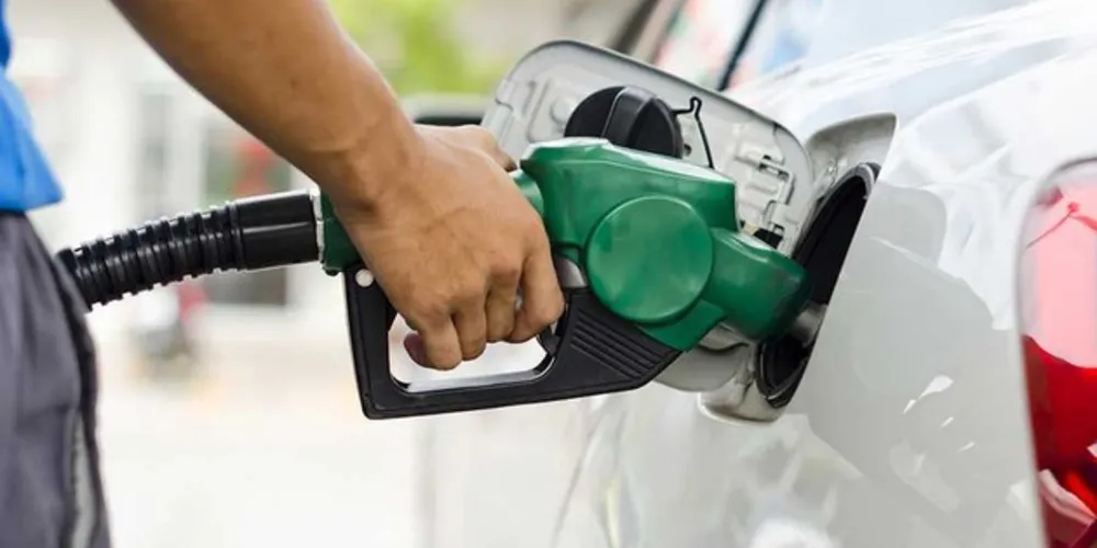 Imagem ilustrativa da imagem Petrobras reajusta gasolina em 1,4% e diesel tem alta de 2,3%