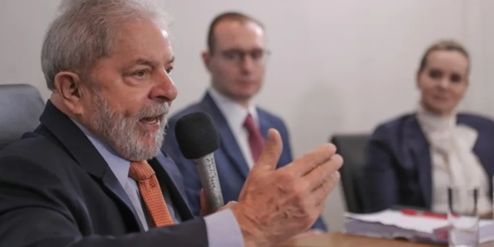 Imagem ilustrativa da imagem PT ameaça registrar candidatura mesmo com Lula preso