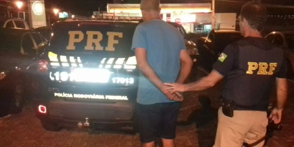 Imagem ilustrativa da imagem Caminhoneiro tenta ‘comprar’ policiais e é preso na BR-376
