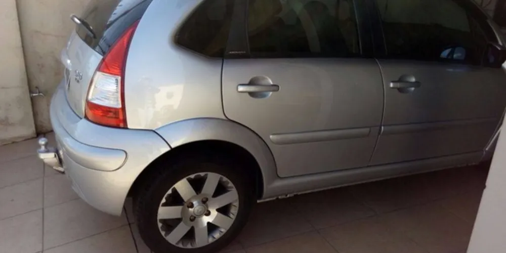 Veículo foi roubado da garagem da casa das vítimas