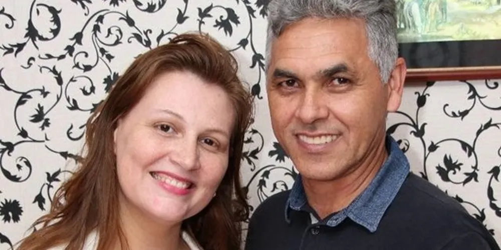 BRINDE A VIDA - O jornalista e editor chefe do Jornal da Manhã e do portal aRede brindou ao lado de amigos e familiares a passagem de seu aniversário no último sábado (27). No registro, Mário com sua namorada Marlise Beatriz Ribas. Da coluna RC os votos de alegrias e prosperidade.