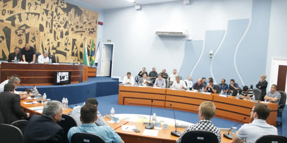 Legislativo teve a primeira sessão do ano nesta segunda-feira (29)