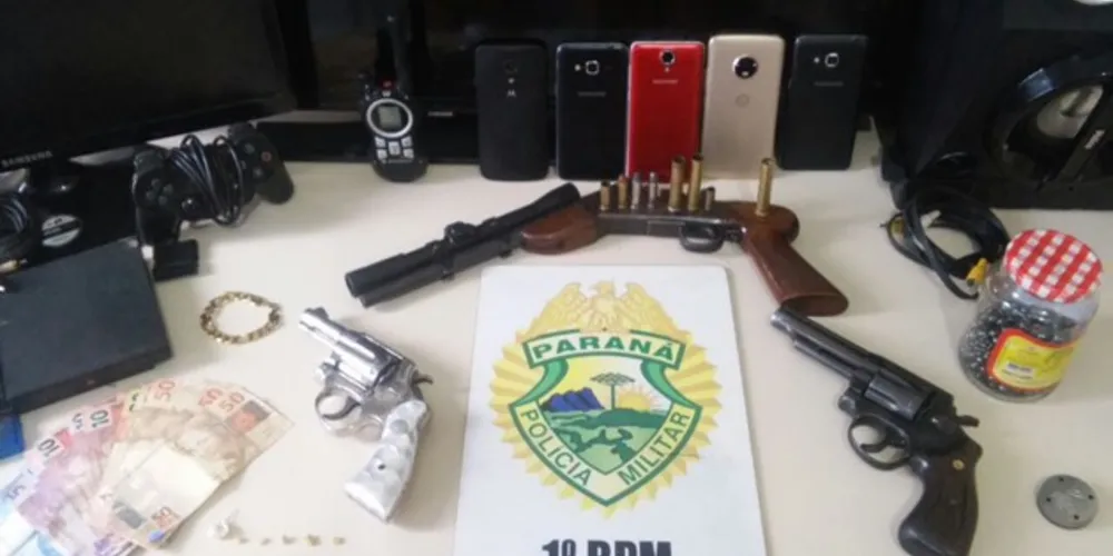 Imagem ilustrativa da imagem Quatro são presos com drogas, armas e munições em Piraí