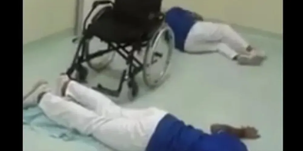 Dupla usava uniforme e divulgou vídeo na internet. Caso aconteceu no Hospital Santa Izabel, em Salvador