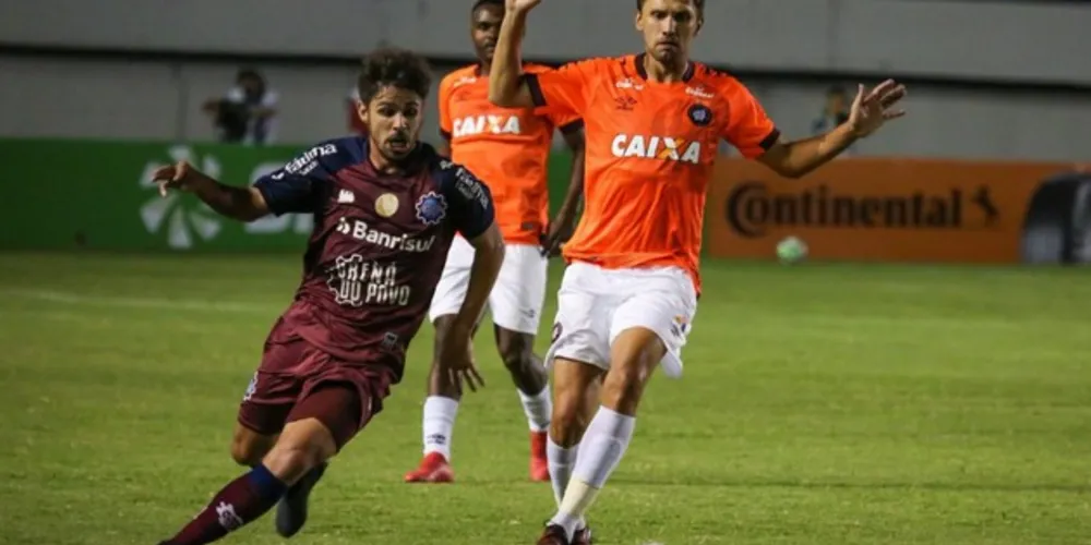 Imagem ilustrativa da imagem Atlético-PR se classifica ao empatar com o Caxias