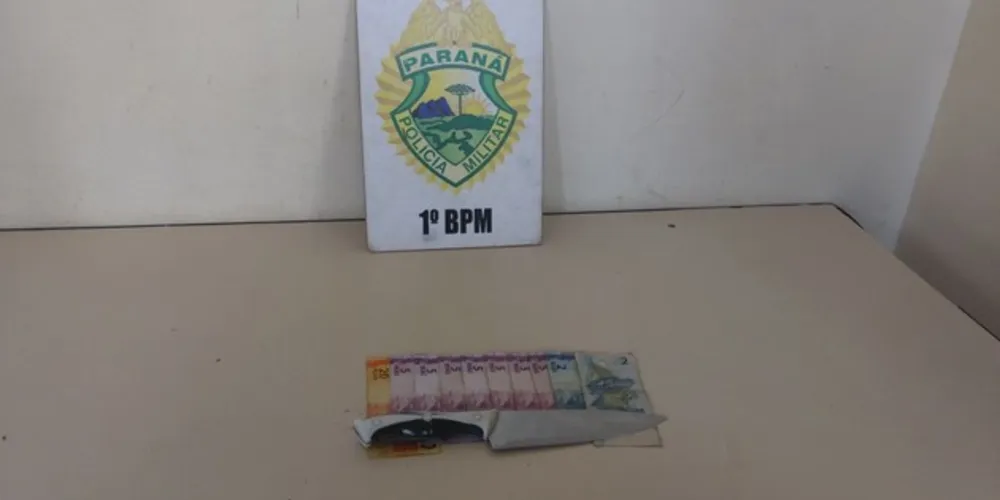 Faca usada no crime e dinheiro roubado foram encontrados com o suspeito