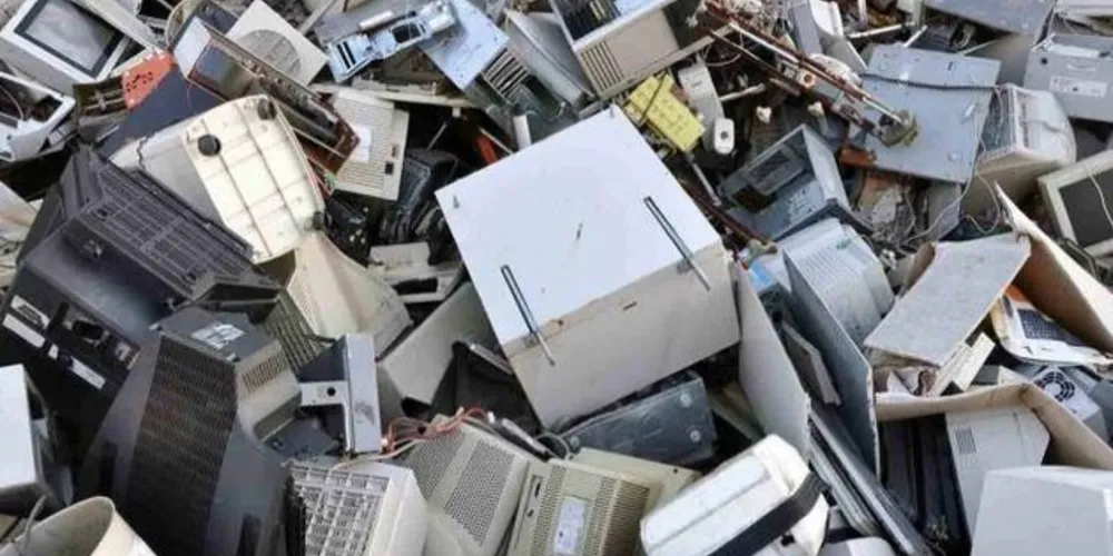 O volume de todos os materiais descartados anualmente pesa o equivalente a 4,5 mil torres Eiffel/Foto: Divulgação Thinkstock 
