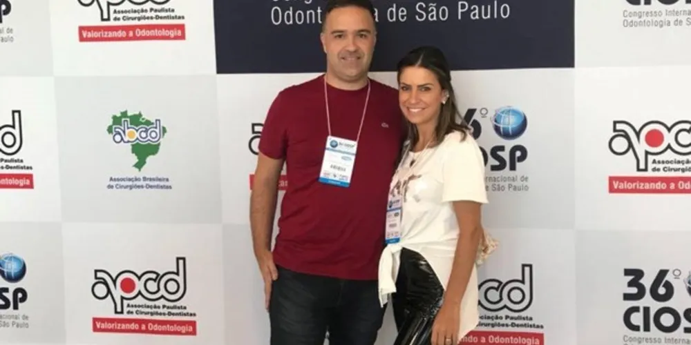 CONHECIMENTO - Os profissionais da Odontologia Leonardo e Marina Pellissari passaram o final de semana, em São Paulo participando do 36º Congresso Internacional de Odontologia de São Paulo. Com certeza o casal traz na bagagem, muitas novidades para compartilhar com seus pacientes através da Lemax.
