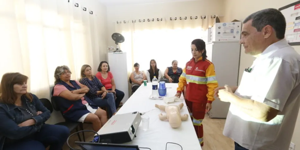 Profissionais da Rodonorte ministram palestra para equipe do Pequeno Anjo