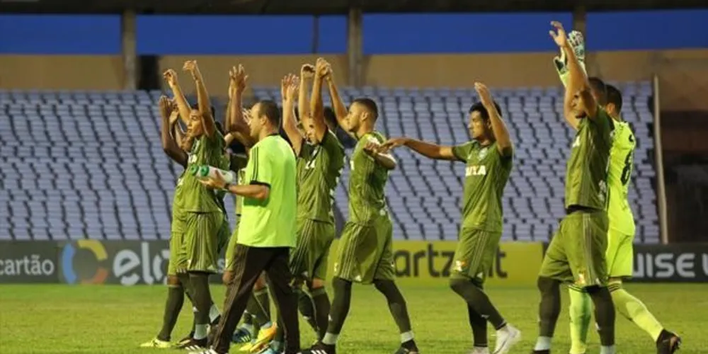 Imagem ilustrativa da imagem Coritiba quase dá vexame, mas avança na Copa do Brasil