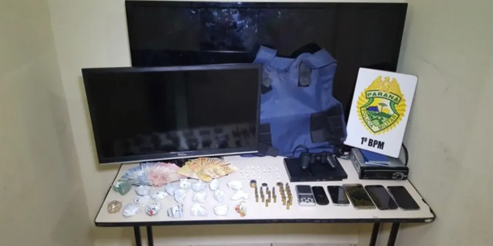Imagem ilustrativa da imagem Polícia apreende drogas e munições ao buscar foragido