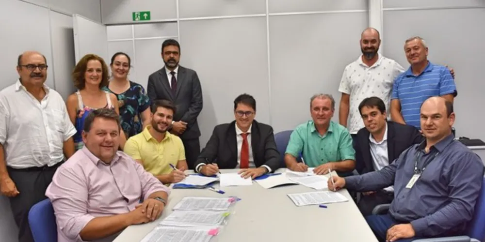 Imagem ilustrativa da imagem Carambeí assina contrato de R$ 11 mi para casas populares
