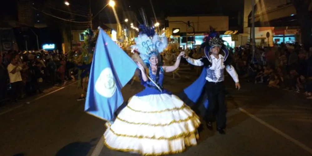Imagem ilustrativa da imagem Confira fotos do desfile das Escolas de Samba em PG