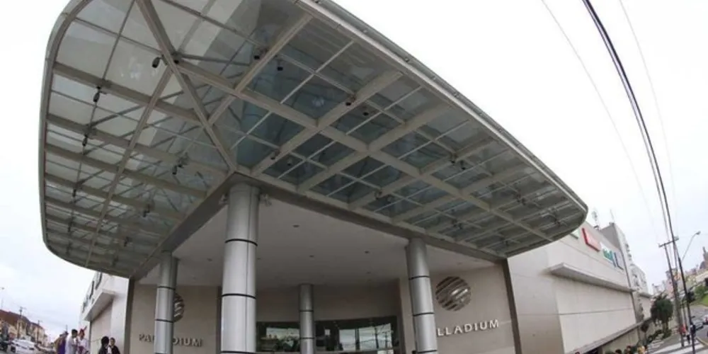 No Shopping Palladium, as lojas e quiosques estarão fechados e a praça de alimentação abre das 11h às 22 horas nesta terça-feira