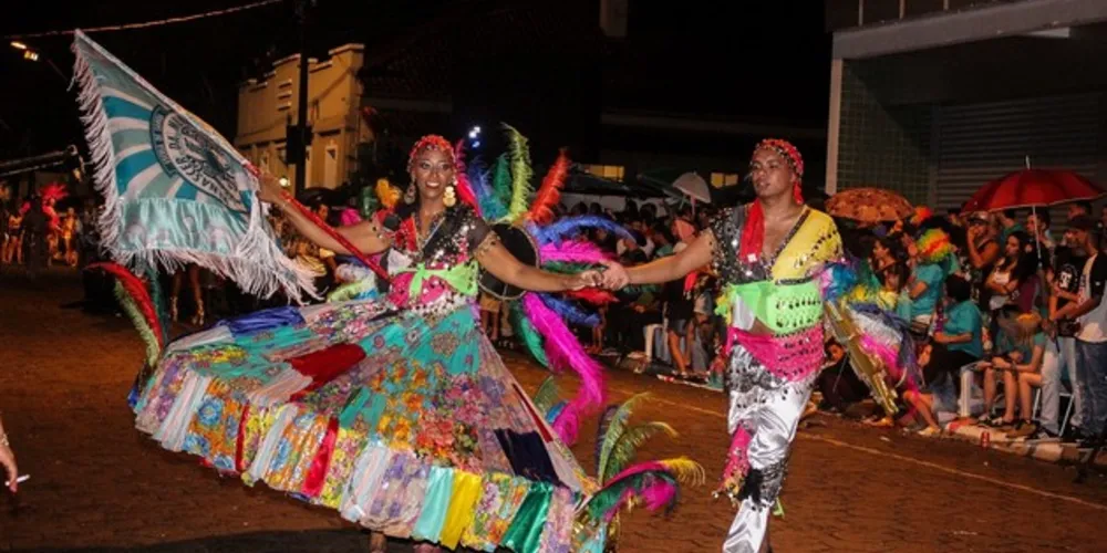 Imagem ilustrativa da imagem Desfile de rua marca terceiro dia de carnaval em Tibagi