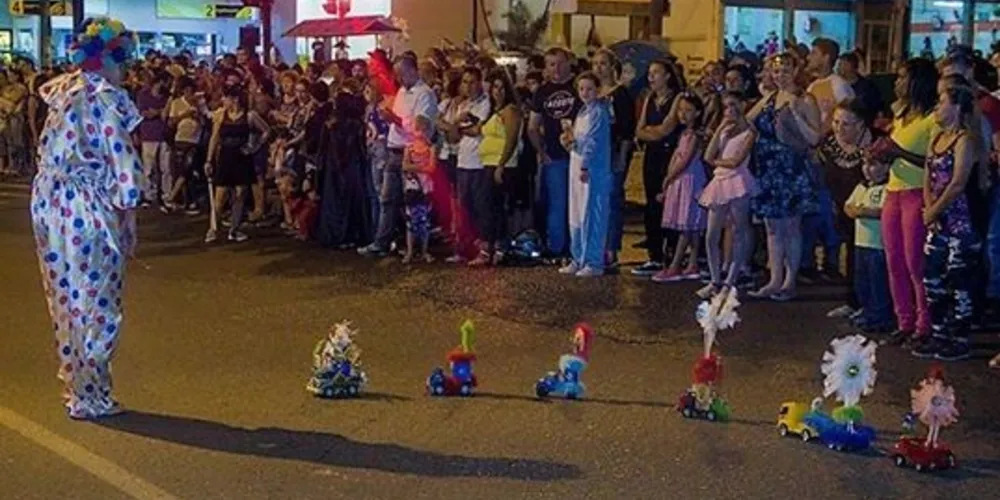 Mini escola de samba vai participar da festa do Bloco da XV, nesta terça-feira (13)