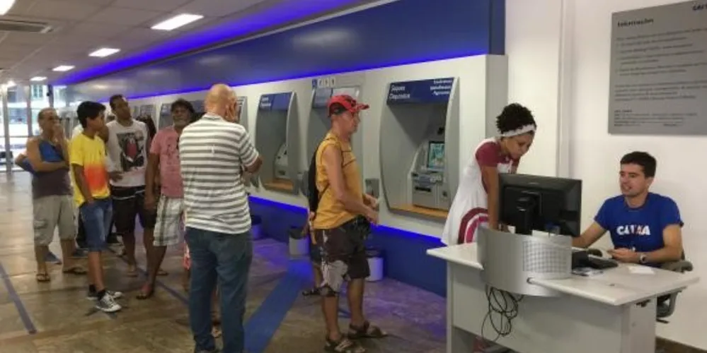 Os pagamentos podem também ser feitos por canais eletrônicos, como pelo site do banco ou aplicativo/Foto: Reprodução Agência Brasil