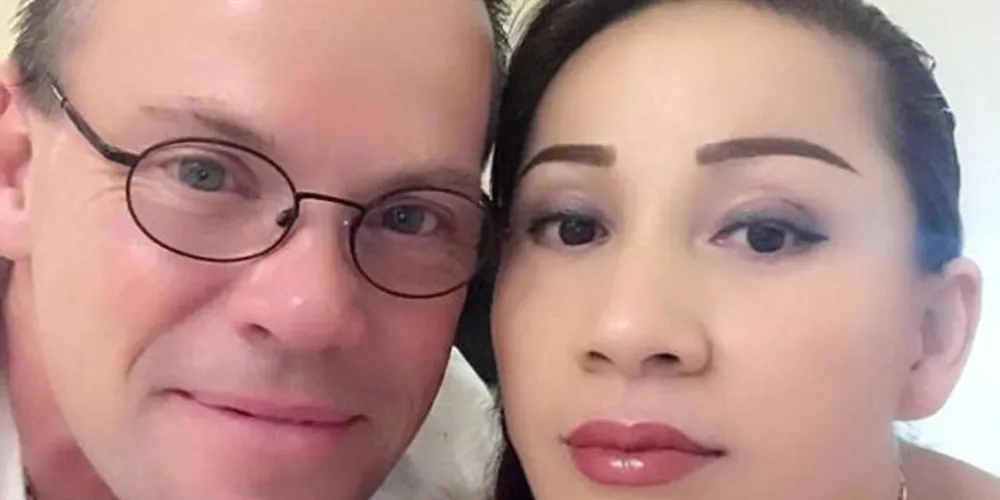 Após o ocorrido, ele se mudou para a China, onde vive com a mulher com quem falava no telefone/Foto: Reprodução Facebook 