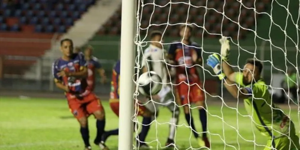 Imagem ilustrativa da imagem Coritiba vence e disputa semifinal contra o Foz