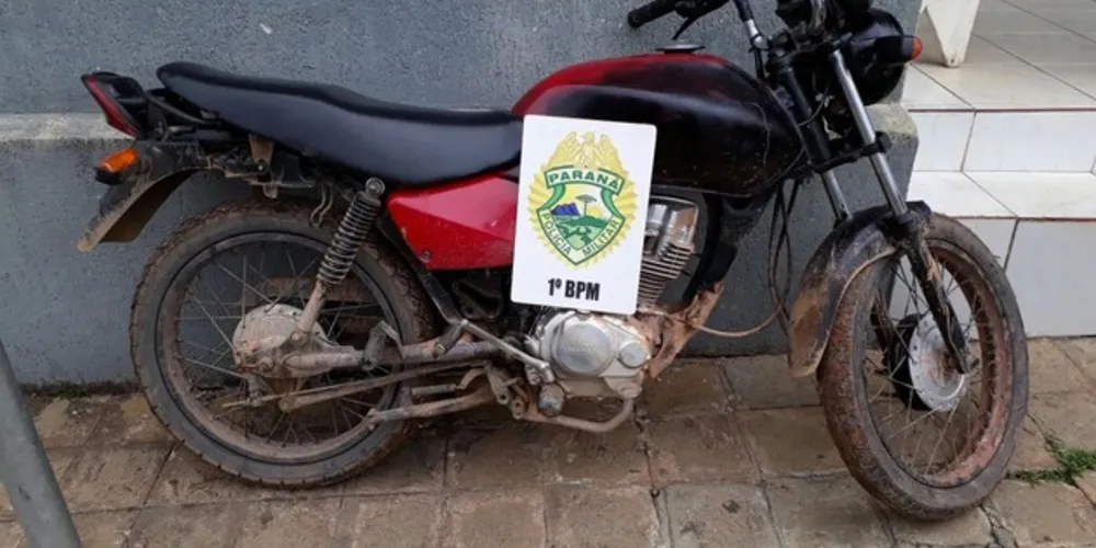 Imagem ilustrativa da imagem PM recupera moto furtada e apreende drogas