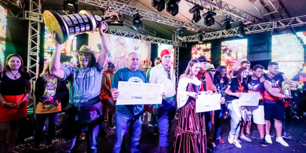 Grupos celebram premiação de 1º, 2º e 3º lugar do desfile do Corso 