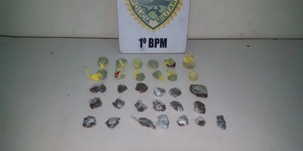 Adolescente foi flagrado com droga escondida embaixo da camaa