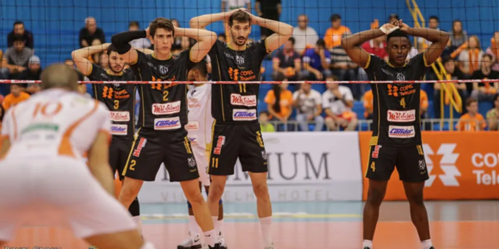 Duelo paranaense acontece neste sábado (17) na Arena Multiuso