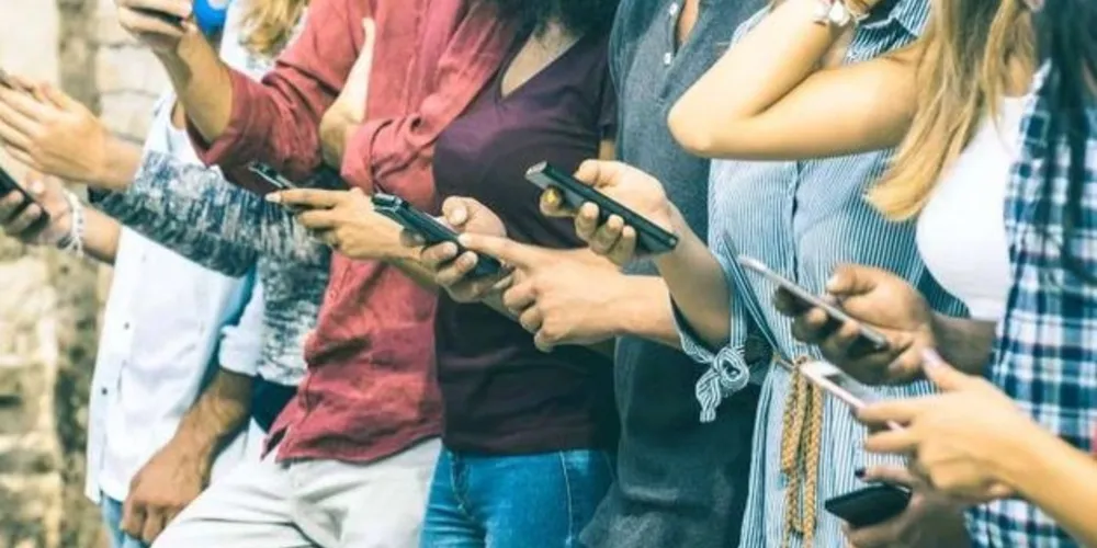 Padre italiano sugeriu um período longe do WhatsApp e celular/Foto: Reprodução Thinkstock 