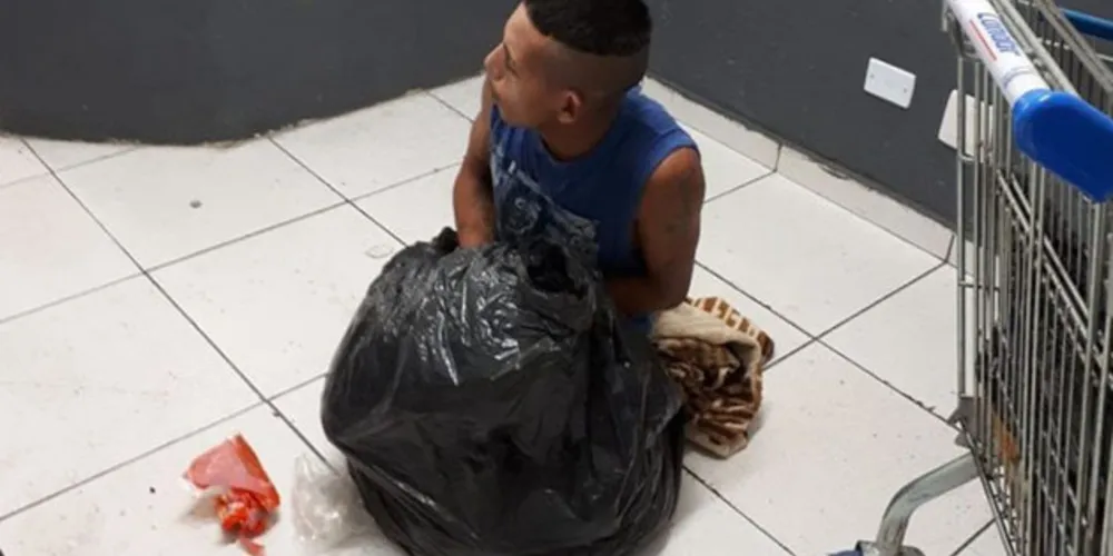 Imagem ilustrativa da imagem Preso tenta escapar de cadeia dentro de saco de lixo