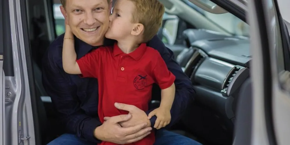 BRINDE A VIDA-  Alberto Duda Miguel celebra a passagem de seu aniversário nesta quinta-feira (22). No registro especial, Alberto com seu filho João Miguel. Da coluna RC os votos de realizações.