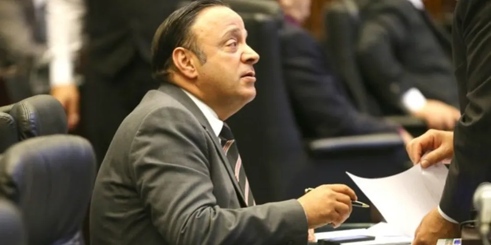 Imagem ilustrativa da imagem Bakri regulamenta aviso de cobrança de operadores de TV