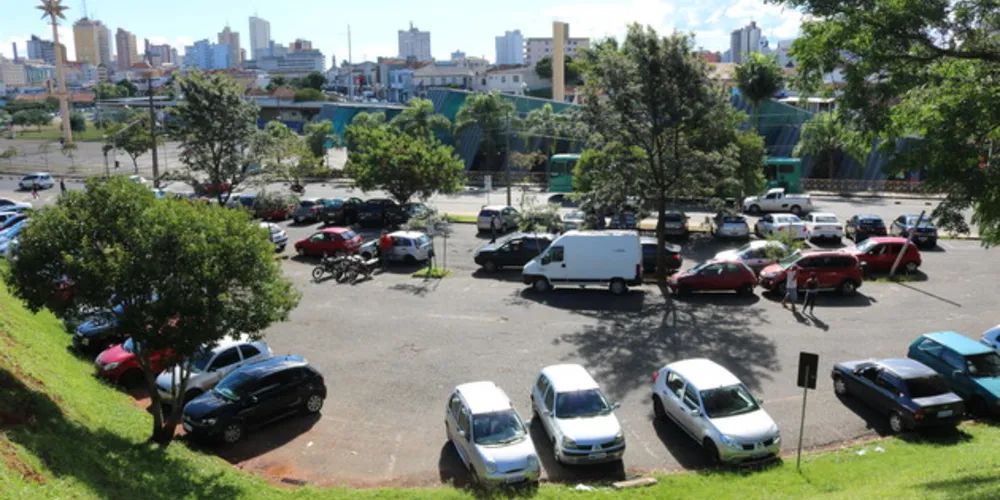Imagem ilustrativa da imagem Legislativo adia debate sobre concessão de estacionamentos