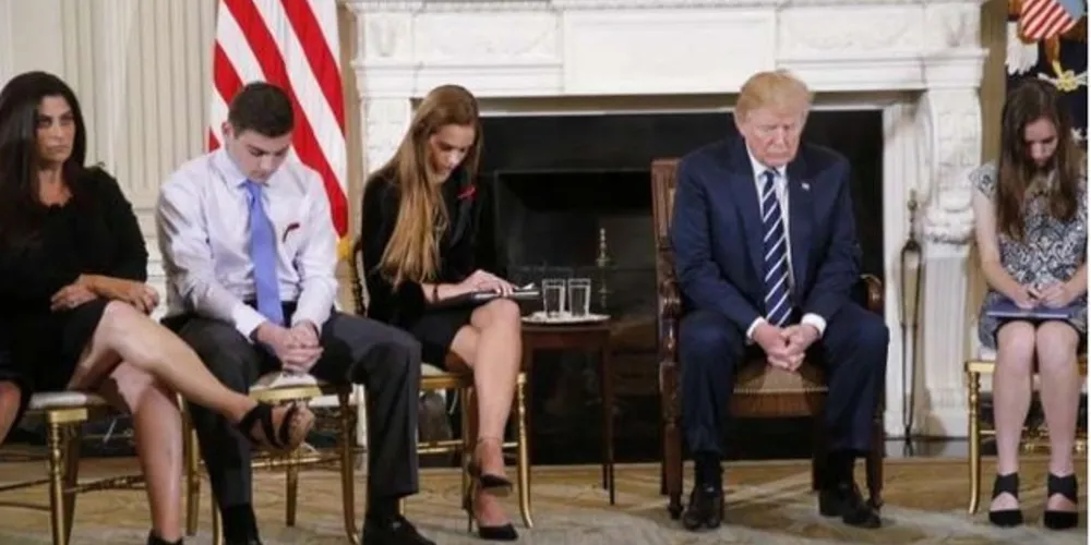 Presidente dos EUA, Donald Trump, se reúne com alunos e professores na Casa Branca/Foto: Divulgação Reuters
