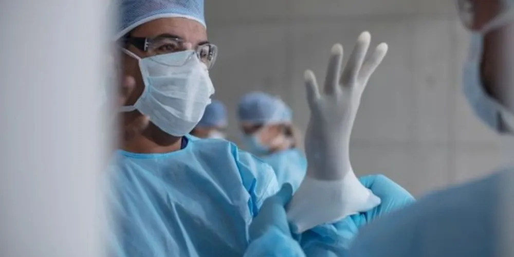 Rapaz encontra-se internado em estado grave após hemorragia/Foto: Reprodução Shutterstock