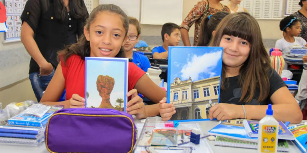 Imagem ilustrativa da imagem Pontos turísticos de PG estampam materiais escolares