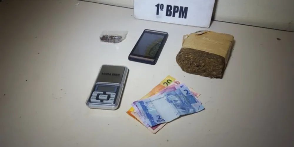 Droga estava escondida no guarda-roupas da adolescente