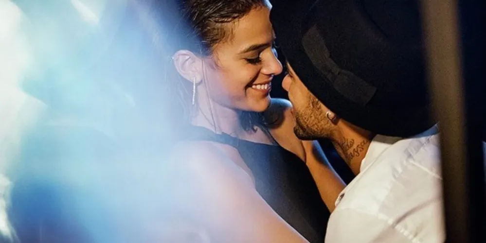 Imagem ilustrativa da imagem Marquezine confessa que Neymar tem ciúme das cenas românticas