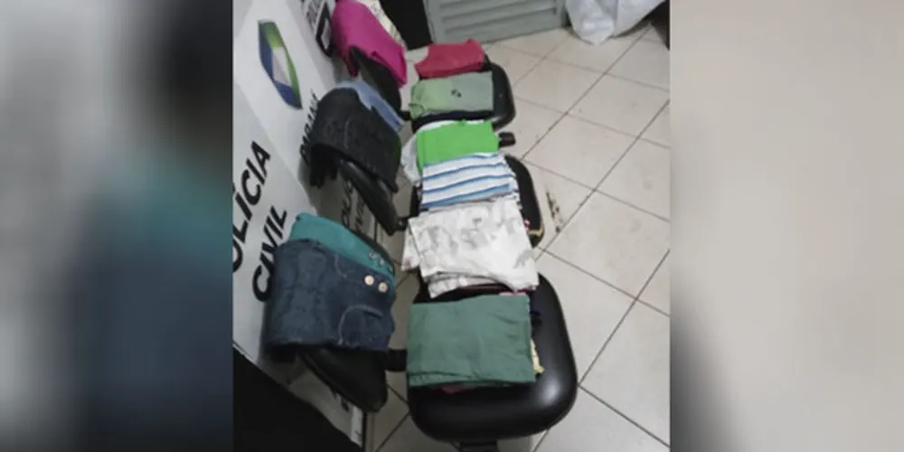 Roupas levadas de loja em Jaguariaíva foram recuperadas pela polícia durante operação