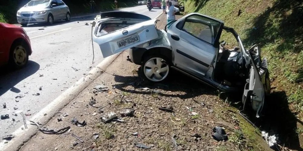 Motorista do carro morreu ainda no local do acidente, em Guarapuava