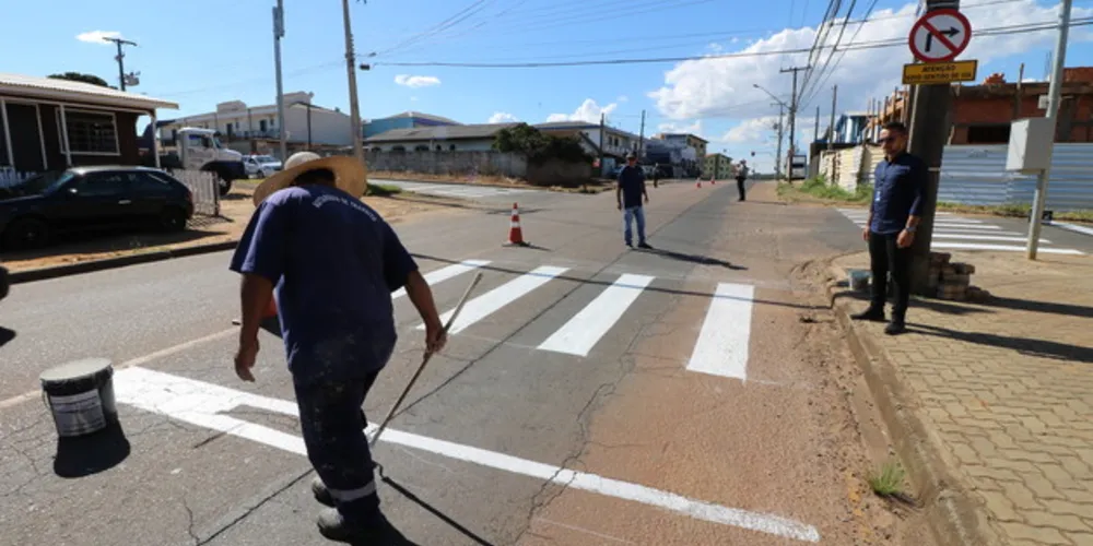 Agentes da AMTT reforçam sinalização em Uvaranas 
