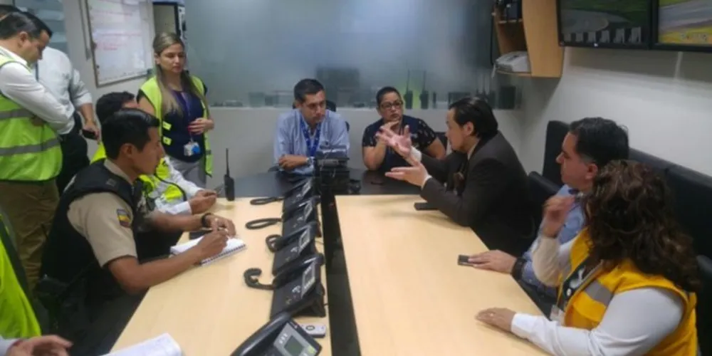 Departamento de Aviação Civil do Equador: "as pessoas foram empurradas pelo trem de pouso ou se jogaram"./Foto: Reprodução DGAC Ecuador/Twitter