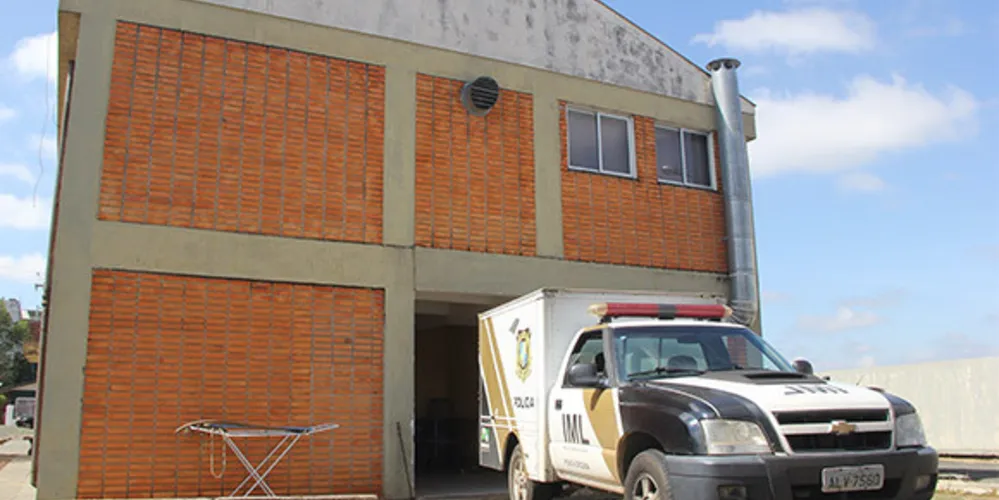 Imagem ilustrativa da imagem Motociclista morre após bater na traseira de caminhão