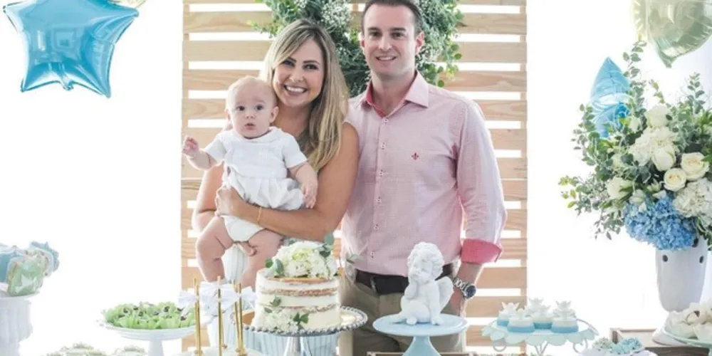 BATIZADO DO ENRICO - No último domingo (25), o casal Guilherme Cesa e Larissa Olinger realizaram na Catedral de Joinvile o batizado do pequeno Enrico. A data foi celebrada ao lado de amigos e familiares.