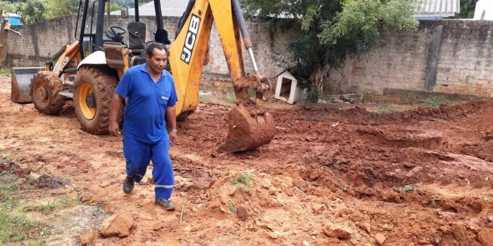 Imagem ilustrativa da imagem Prefeitura inicia obras em cratera na Catarina Miró