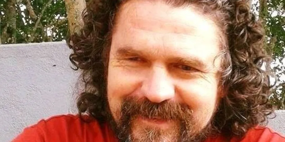 Antônio Nildo é artista plástico, escritor e ator.