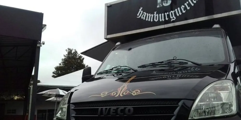 Imagem ilustrativa da imagem Food truck da Hamburgueria 13 participa de evento da Rabone
